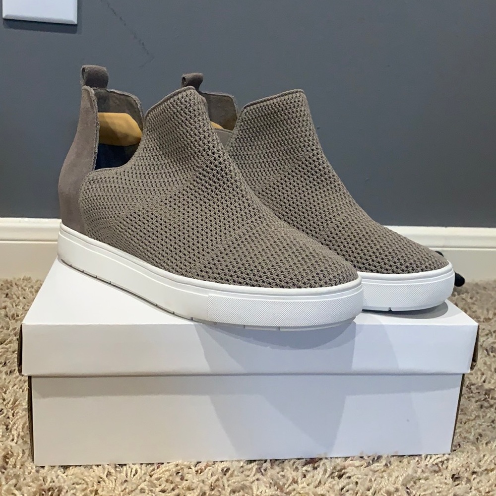 Chelsea and Violet Cielo Flyknit sneakers. Worn once. Size 8